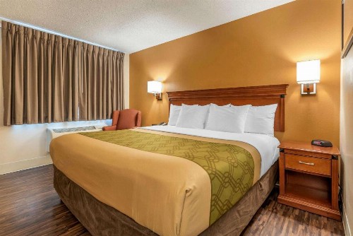 Econo Lodge Downtown Louisville - image 20