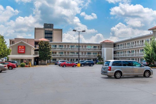 Econo Lodge Downtown Louisville - image 21