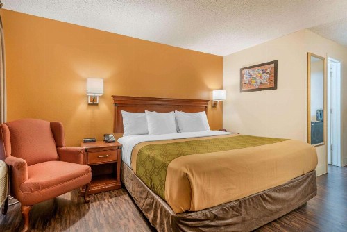 Econo Lodge Downtown Louisville - image 3