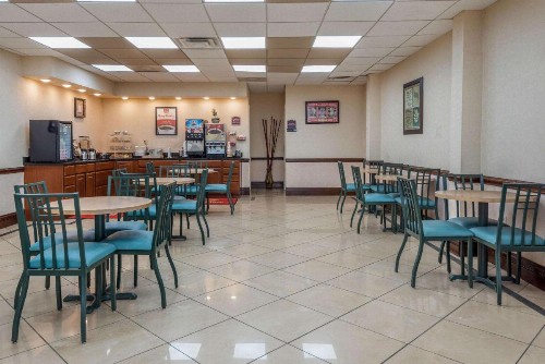 Econo Lodge Downtown Louisville - image 5