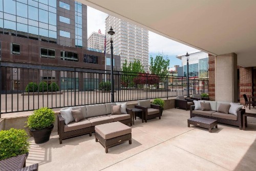 Courtyard Louisville Downtown - image 25