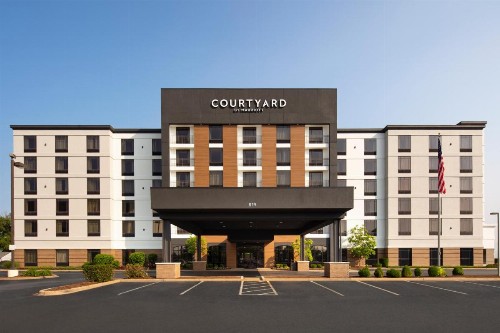 Courtyard Louisville Airport - image 13