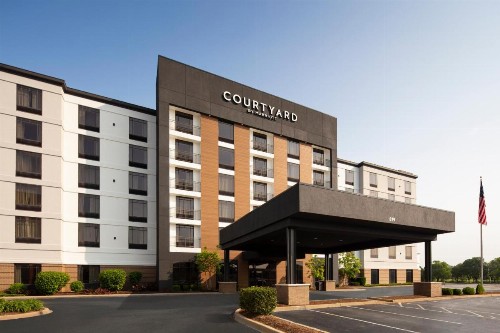 Courtyard Louisville Airport - image 14
