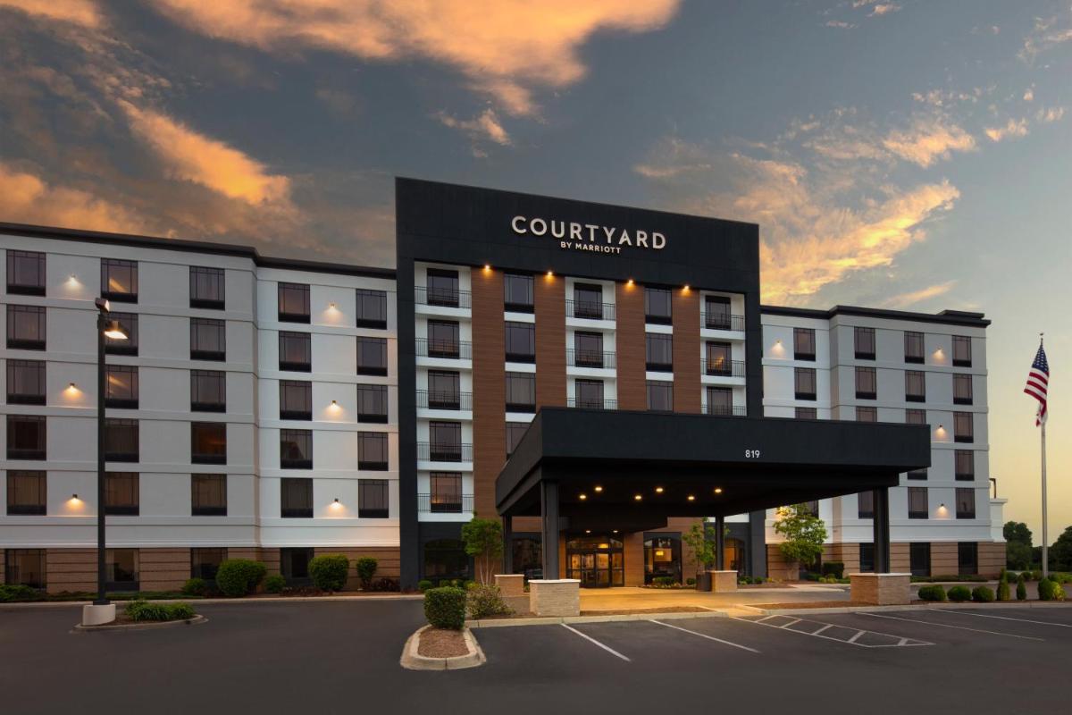 Courtyard Louisville Airport - image 2