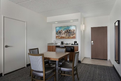 Courtyard Louisville Airport - image 31