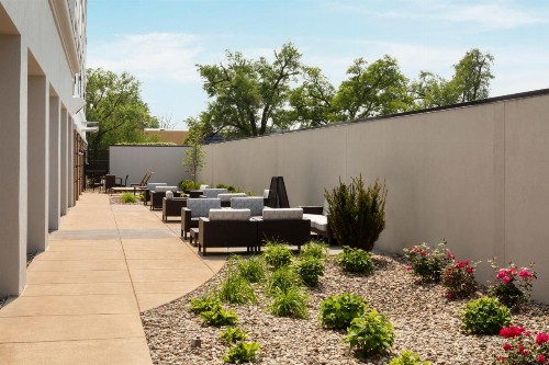 Courtyard Louisville Airport - image 6