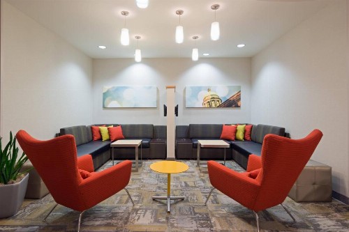 SpringHill Suites Louisville Downtown - image 2