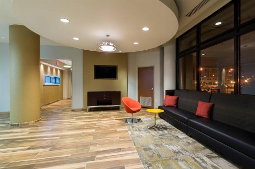 SpringHill Suites Louisville Downtown - image 4