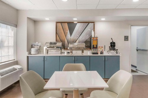 Ramada by Wyndham Louisville Expo Center - image 10