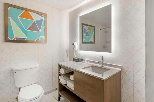 Ramada by Wyndham Louisville Expo Center - image 13