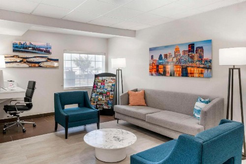 Ramada by Wyndham Louisville Expo Center - image 16