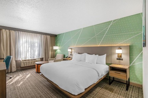 Ramada by Wyndham Louisville Expo Center - image 17