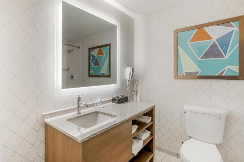 Ramada by Wyndham Louisville Expo Center - image 18