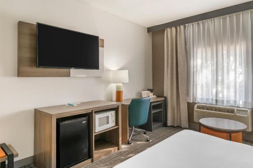 Ramada by Wyndham Louisville Expo Center - image 22