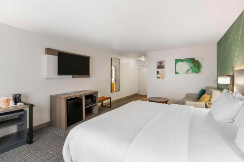 Ramada by Wyndham Louisville Expo Center - image 24