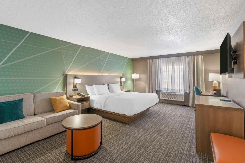 Ramada by Wyndham Louisville Expo Center - image 33