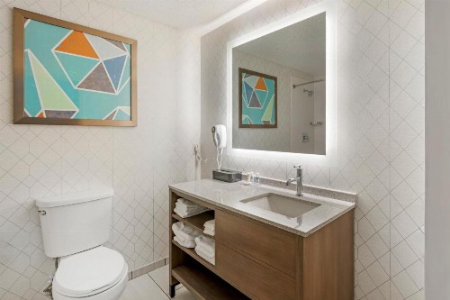 Ramada by Wyndham Louisville Expo Center - image 5
