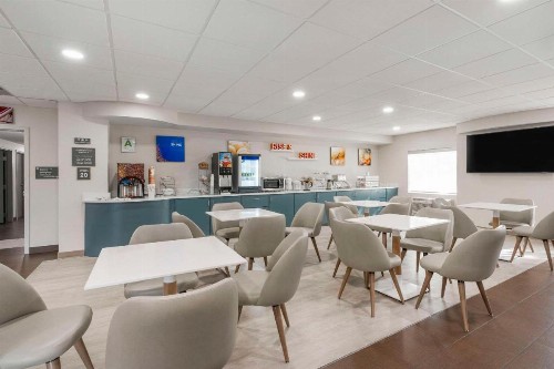 Ramada by Wyndham Louisville Expo Center - image 7