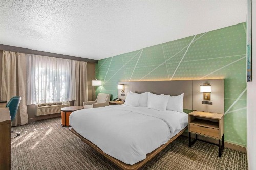 Ramada by Wyndham Louisville Expo Center - image 9