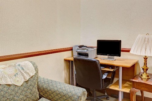 Days Inn & Suites by Wyndham Louisville SW - image 5