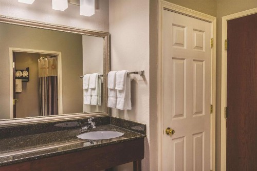 La Quinta by Wyndham Louisville - image 16