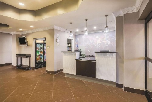 La Quinta by Wyndham Louisville - image 18