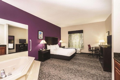La Quinta by Wyndham Louisville - image 19