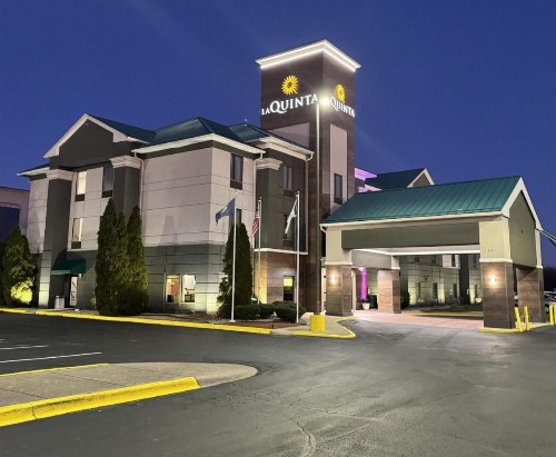 La Quinta by Wyndham Louisville - image 2