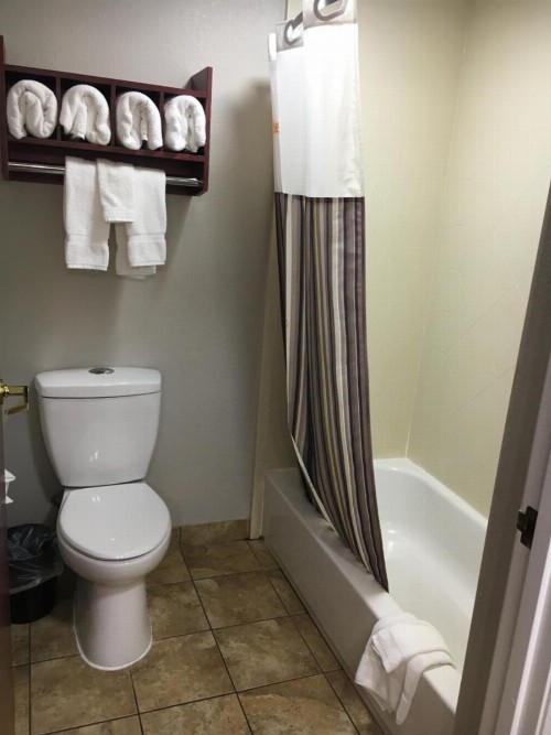 La Quinta by Wyndham Louisville - image 26