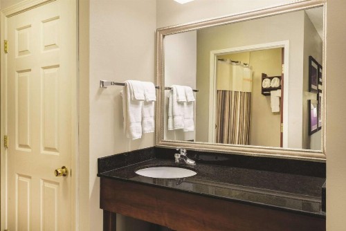 La Quinta by Wyndham Louisville - image 29