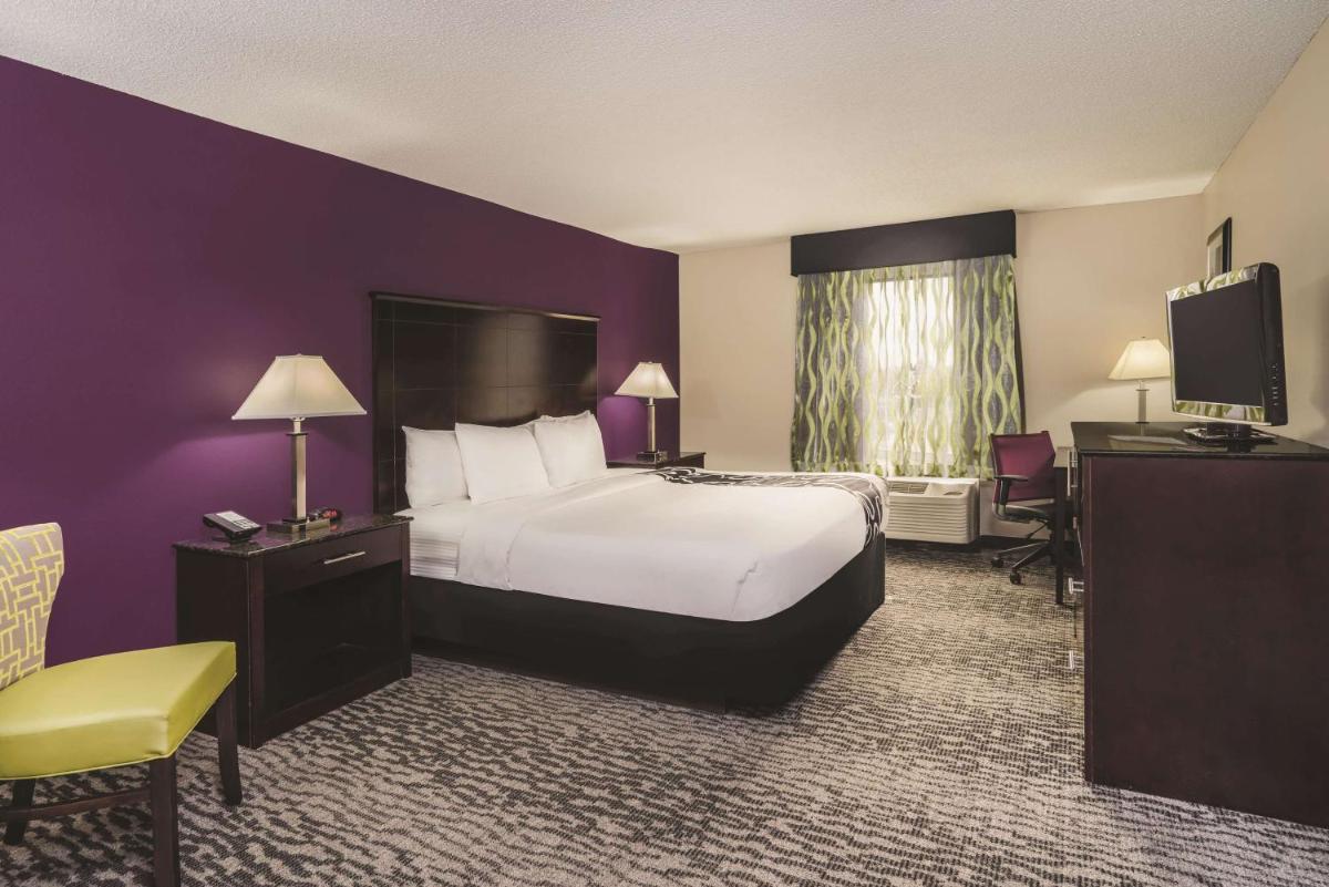 La Quinta by Wyndham Louisville - image 3