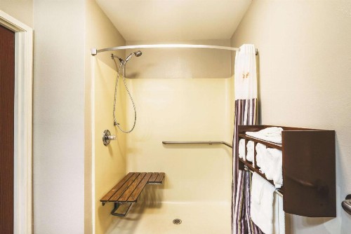La Quinta by Wyndham Louisville - image 30