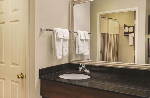 La Quinta by Wyndham Louisville - image 33