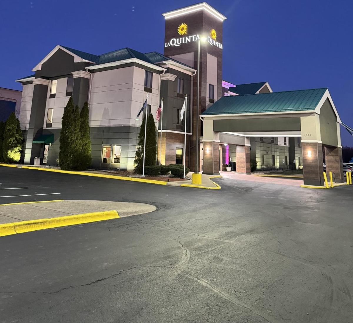La Quinta by Wyndham Louisville - image 4