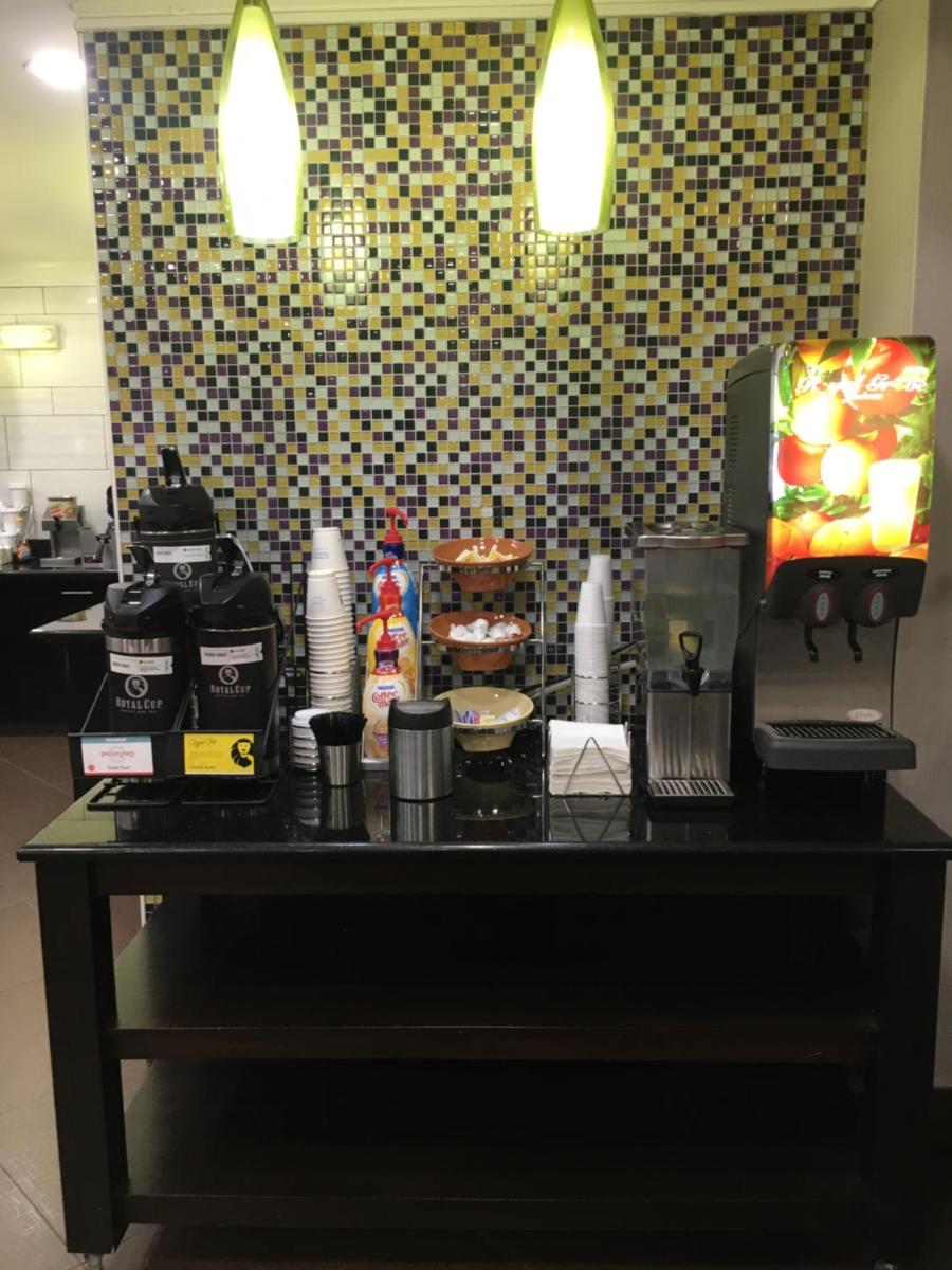 La Quinta by Wyndham Louisville - image 6