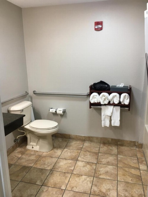 La Quinta by Wyndham Louisville - image 8
