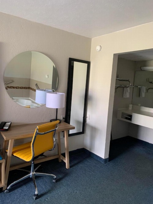 Days Inn by Wyndham Louisville Airport Fair and Expo Center - image 10