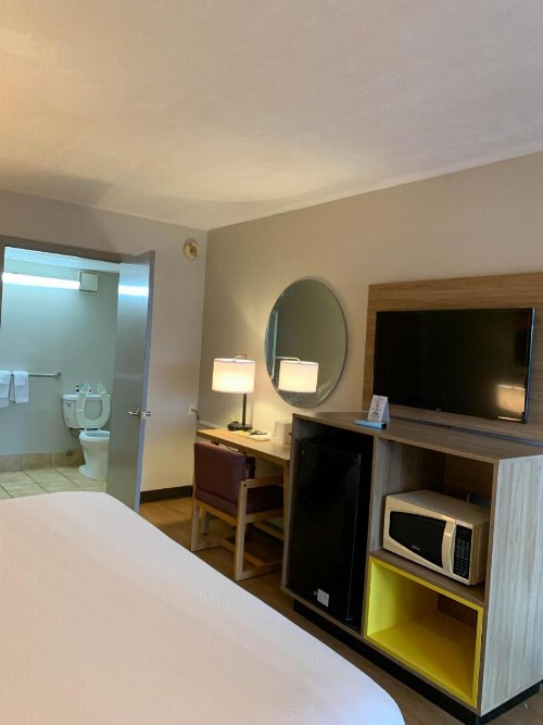 Days Inn by Wyndham Louisville Airport Fair and Expo Center - image 28