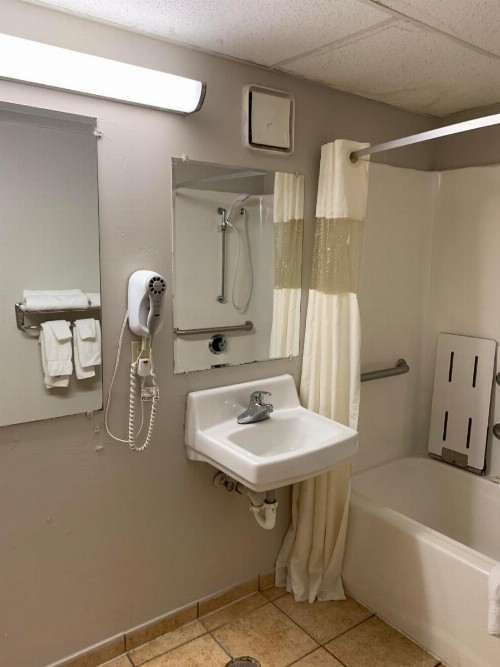 Days Inn by Wyndham Louisville Airport Fair and Expo Center - image 34