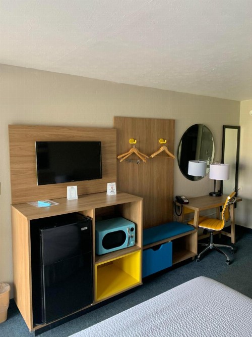 Days Inn by Wyndham Louisville Airport Fair and Expo Center - image 37