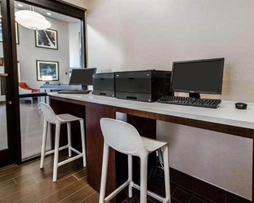 Comfort Suites East - image 12