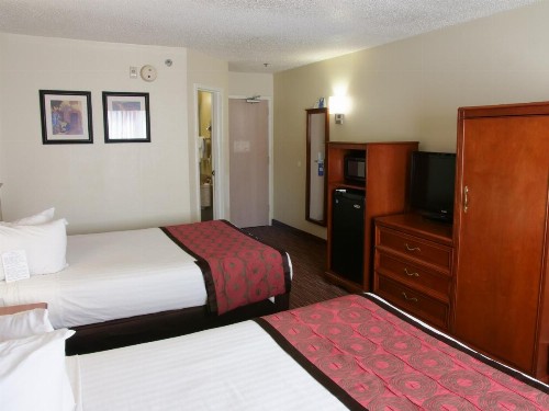 Baymont by Wyndham Louisville East - image 20