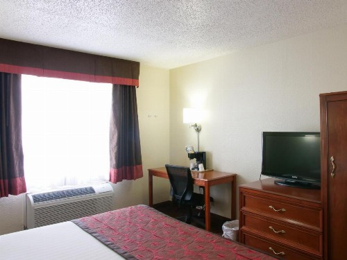 Baymont by Wyndham Louisville East - image 25