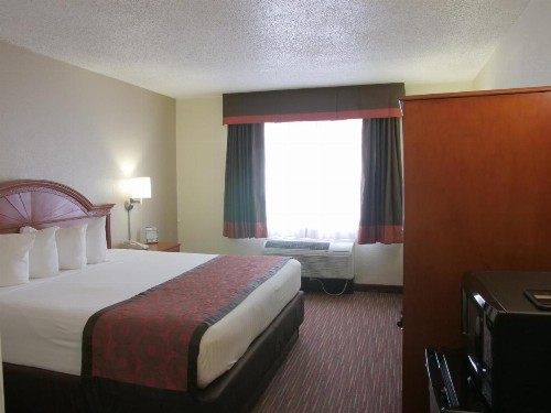 Baymont by Wyndham Louisville East - image 28