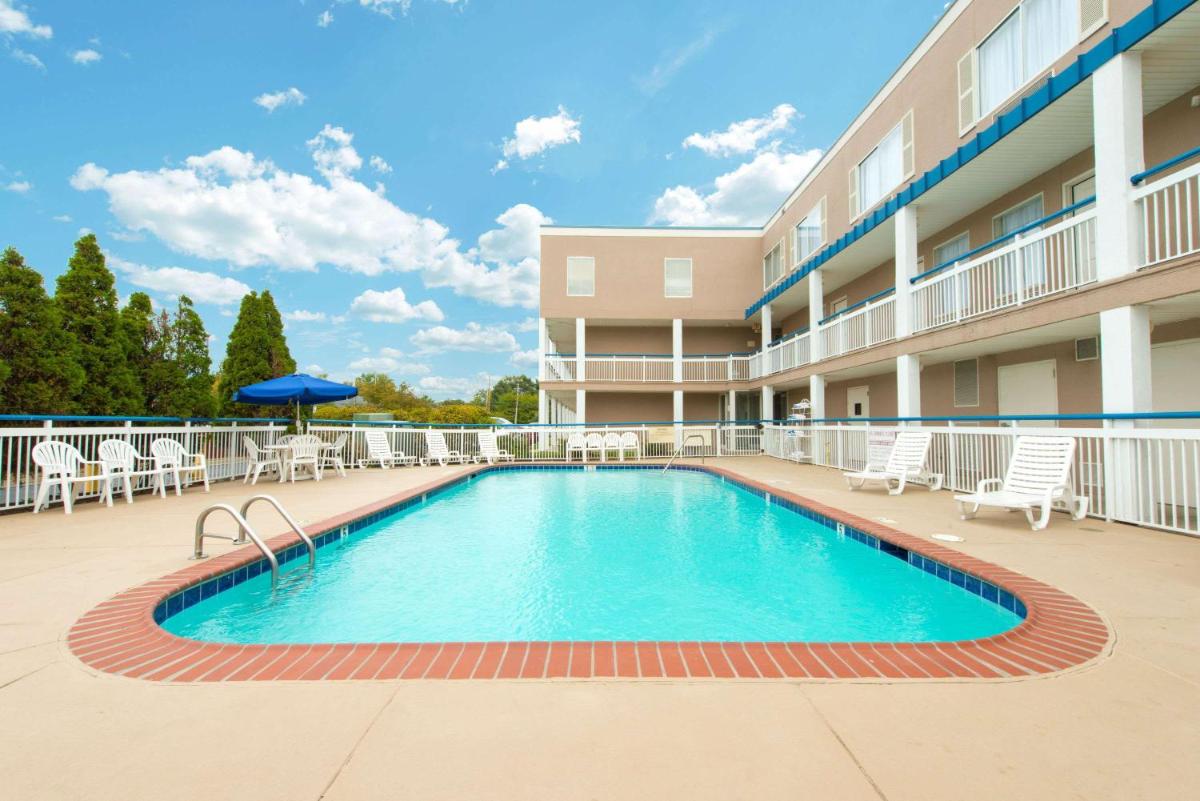 Baymont by Wyndham Louisville East - image 5