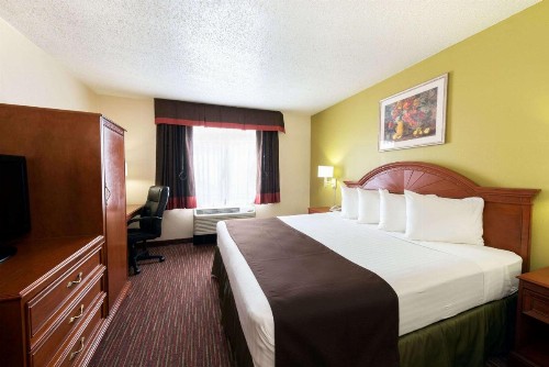Baymont by Wyndham Louisville East - image 8