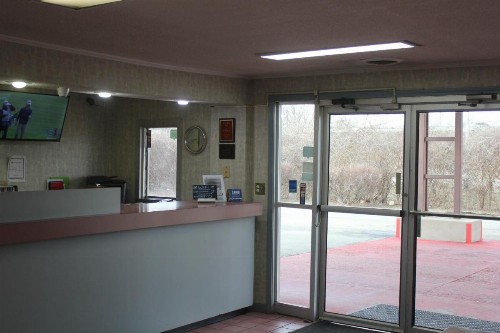 Red Carpet Inn - Louisville - image 11