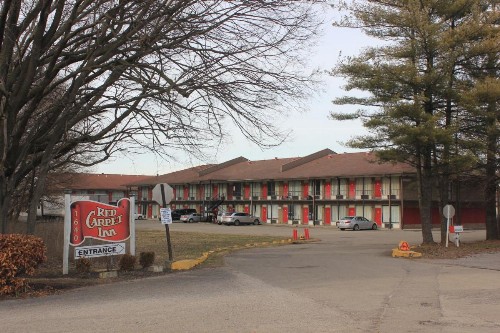 Red Carpet Inn - Louisville - image 2