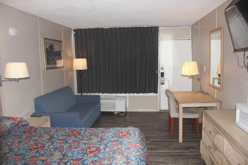 Red Carpet Inn - Louisville - image 22
