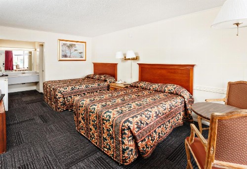 Red Carpet Inn - Louisville - image 28